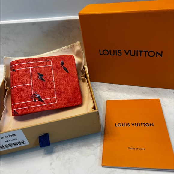 Louis Vuitton ‘Court’ Wallet - Picture 1 of 3